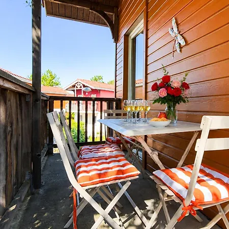 Domaine Des Grands Lacs One Bedroom With Pool And Apartman *