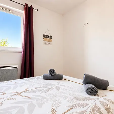 Appartamento Domaine Des Grands Lacs One Bedroom With Pool And *