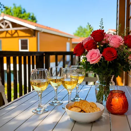 Domaine Des Grands Lacs One Bedroom With Pool And Appartamento